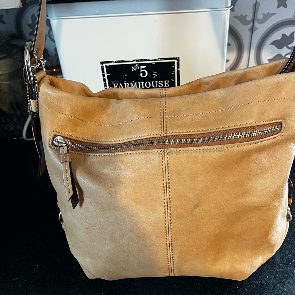 Coach tan leather crossbody bag/ Shoulder Bag - Picture 3 of 13